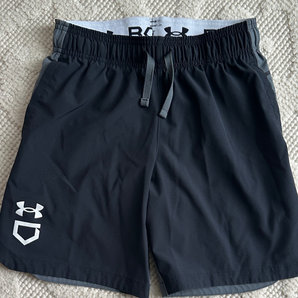 Under Armour youth medium boys Black Athletic baseball Shorts